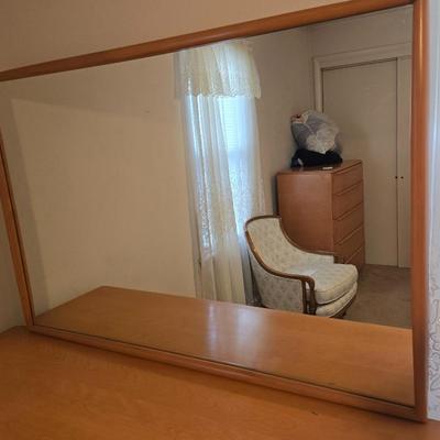 Beautiful vintage Heywood-Wakefield mid-century modern nine-drawer dresser and mirror