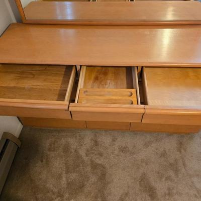 Beautiful vintage Heywood-Wakefield mid-century modern nine-drawer dresser and mirror
