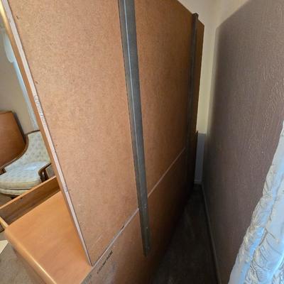 Beautiful vintage Heywood-Wakefield mid-century modern nine-drawer dresser and mirror