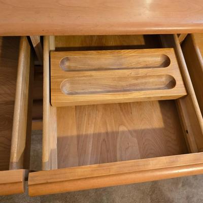 Beautiful vintage Heywood-Wakefield mid-century modern nine-drawer dresser and mirror