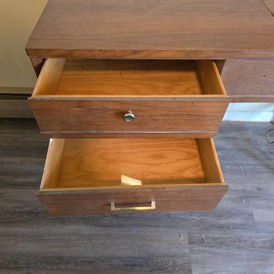 Singer 401A sewing machine, a vintage model known for its durability and functionality with sewing cabinet and some accessories