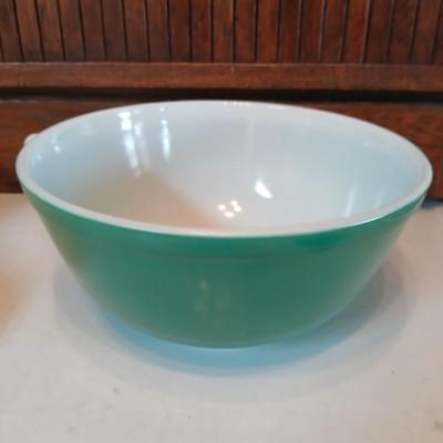 Vintage Pyrex 3 piece Mixing Bowl Set Nos. 401, 402, 404 Yellow, Green, Blue