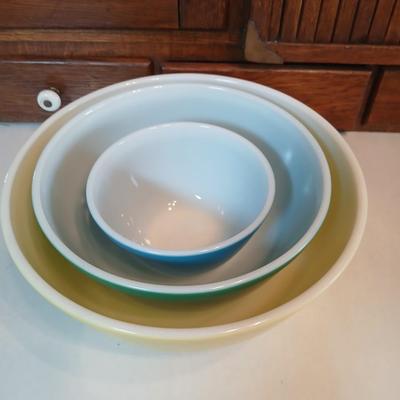 Vintage Pyrex 3 piece Mixing Bowl Set Nos. 401, 402, 404 Yellow, Green, Blue