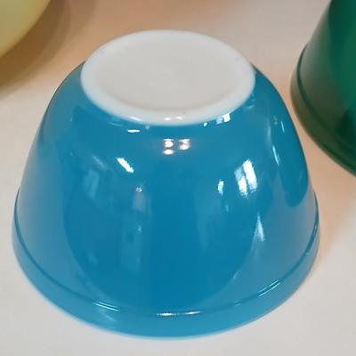 Vintage Pyrex 3 piece Mixing Bowl Set Nos. 401, 402, 404 Yellow, Green, Blue
