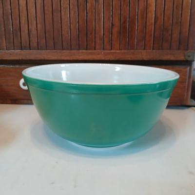 Vintage Pyrex 3 piece Mixing Bowl Set Nos. 401, 402, 404 Yellow, Green, Blue