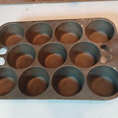 Antique Cast Iron Cupcake Muffin Popover Pan Cooking 11 Seasoned