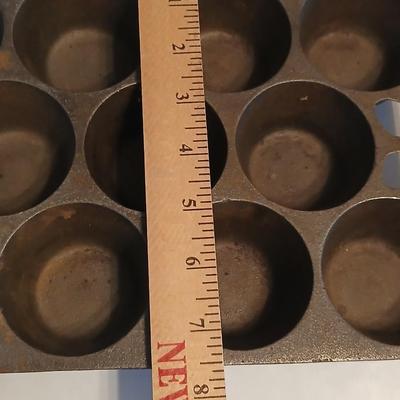Antique Cast Iron Cupcake Muffin Popover Pan Cooking 11 Seasoned