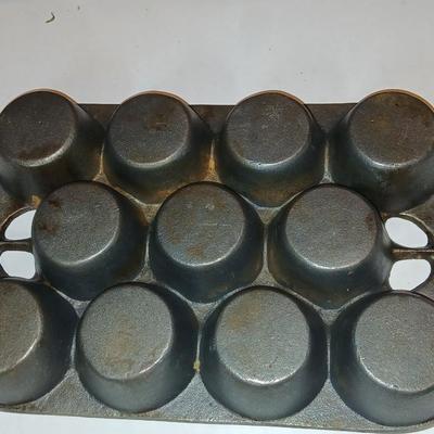 Antique Cast Iron Cupcake Muffin Popover Pan Cooking 11 Seasoned