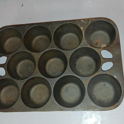 Antique Cast Iron Cupcake Muffin Popover Pan Cooking 11 Seasoned
