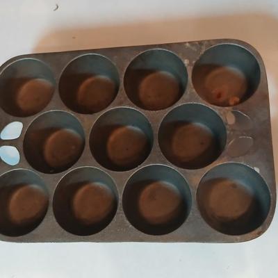Antique Cast Iron Cupcake Muffin Popover Pan Cooking 11 Seasoned