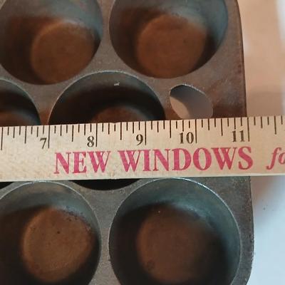 Antique Cast Iron Cupcake Muffin Popover Pan Cooking 11 Seasoned