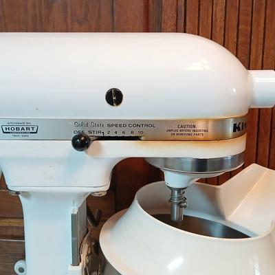 Vintage Hobart KitchenAid bowl-lift stand mixer Model K5SS with three attachments, bowl, and splatter / easy pour topper