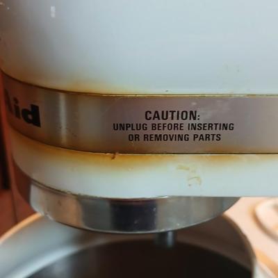 Vintage Hobart KitchenAid bowl-lift stand mixer Model K5SS with three attachments, bowl, and splatter / easy pour topper