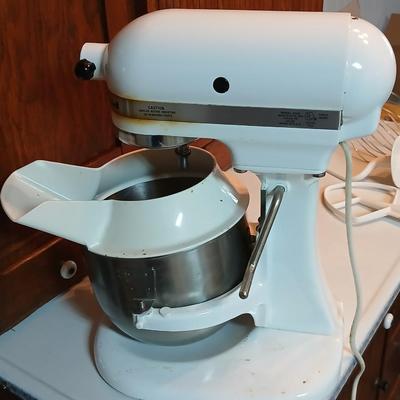Vintage Hobart KitchenAid bowl-lift stand mixer Model K5SS with three attachments, bowl, and splatter / easy pour topper