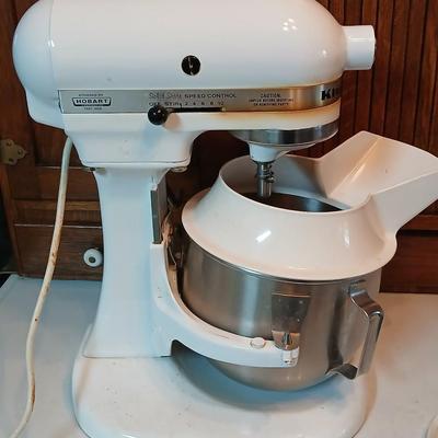 Vintage Hobart KitchenAid bowl-lift stand mixer Model K5SS with three attachments, bowl, and splatter / easy pour topper