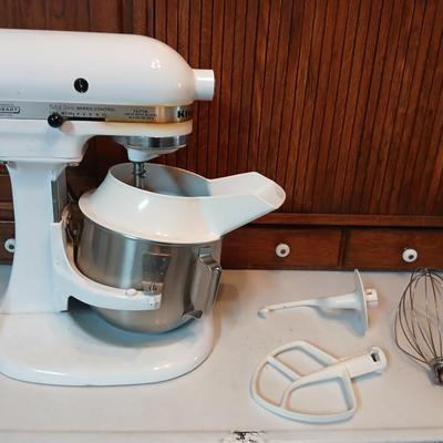 Vintage Hobart KitchenAid bowl-lift stand mixer Model K5SS with three attachments, bowl, and splatter / easy pour topper