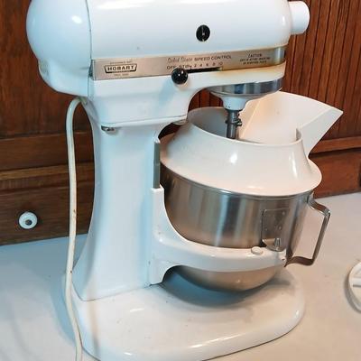 Vintage Hobart KitchenAid bowl-lift stand mixer Model K5SS with three attachments, bowl, and splatter / easy pour topper