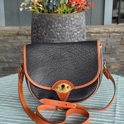 Sale Photo Thumbnail #43: Light Fixtures, Home Decor, Furniture, Purses, Ornaments & more! Pricing is decided by the Auctioneer during the Auction on FB Live @ 7pm - 11/15/25