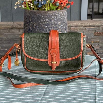 Sale Photo Thumbnail #44: Light Fixtures, Home Decor, Furniture, Purses, Ornaments & more! Pricing is decided by the Auctioneer during the Auction on FB Live @ 7pm - 11/15/25