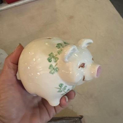 Sale Photo Thumbnail #34: Light Fixtures, Home Decor, Furniture, Purses, Ornaments & more! Pricing is decided by the Auctioneer during the Auction on FB Live @ 7pm - 11/15/25