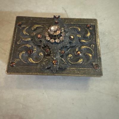 Sale Photo Thumbnail #35: Light Fixtures, Home Decor, Furniture, Purses, Ornaments & more! Pricing is decided by the Auctioneer during the Auction on FB Live @ 7pm - 11/15/25