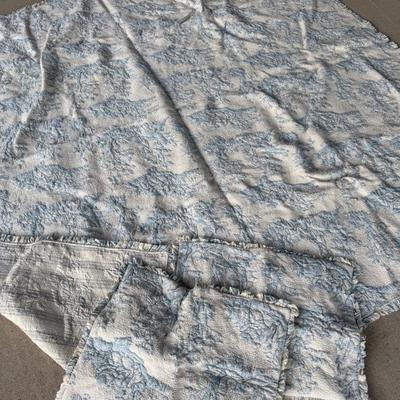 Sale Photo Thumbnail #46: Light Fixtures, Home Decor, Furniture, Purses, Ornaments & more! Pricing is decided by the Auctioneer during the Auction on FB Live @ 7pm - 11/15/25