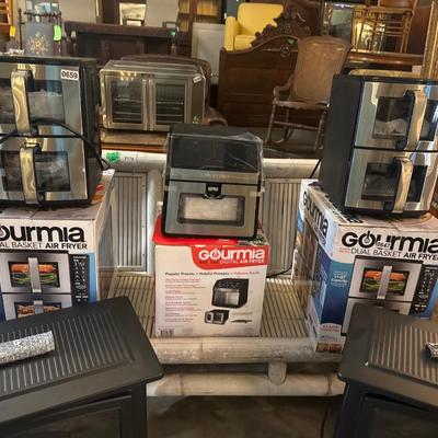 Sale Photo Thumbnail #19: Light Fixtures, Home Decor, Furniture, Purses, Ornaments & more! Pricing is decided by the Auctioneer during the Auction on FB Live @ 7pm - 11/15/25