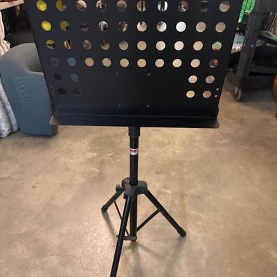 Sale Photo Thumbnail #47: Light Fixtures, Home Decor, Furniture, Purses, Ornaments & more! Pricing is decided by the Auctioneer during the Auction on FB Live @ 7pm - 11/15/25