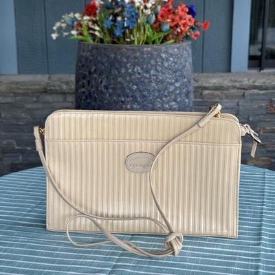 Sale Photo Thumbnail #41: Light Fixtures, Home Decor, Furniture, Purses, Ornaments & more! Pricing is decided by the Auctioneer during the Auction on FB Live @ 7pm - 11/15/25