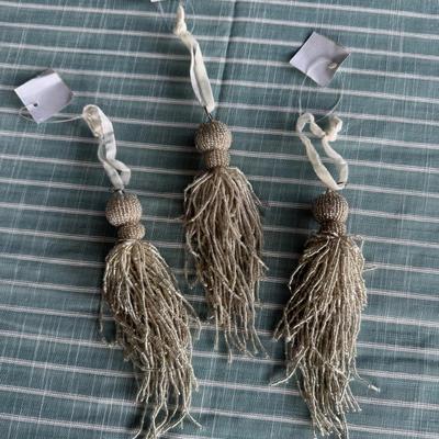 Sale Photo Thumbnail #38: Light Fixtures, Home Decor, Furniture, Purses, Ornaments & more! Pricing is decided by the Auctioneer during the Auction on FB Live @ 7pm - 11/15/25