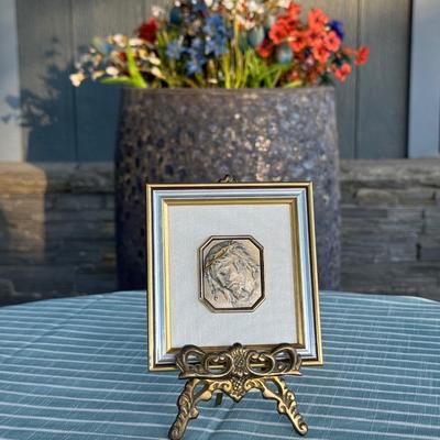 Sale Photo Thumbnail #21: Light Fixtures, Home Decor, Furniture, Purses, Ornaments & more! Pricing is decided by the Auctioneer during the Auction on FB Live @ 7pm - 11/15/25