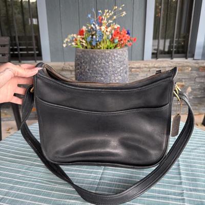 Sale Photo Thumbnail #45: Light Fixtures, Home Decor, Furniture, Purses, Ornaments & more! Pricing is decided by the Auctioneer during the Auction on FB Live @ 7pm - 11/15/25