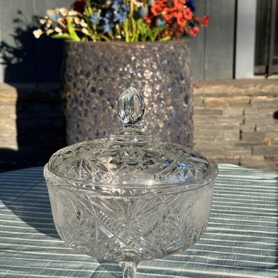 Sale Photo Thumbnail #17: Light Fixtures, Home Decor, Furniture, Purses, Ornaments & more! Pricing is decided by the Auctioneer during the Auction on FB Live @ 7pm - 11/15/25