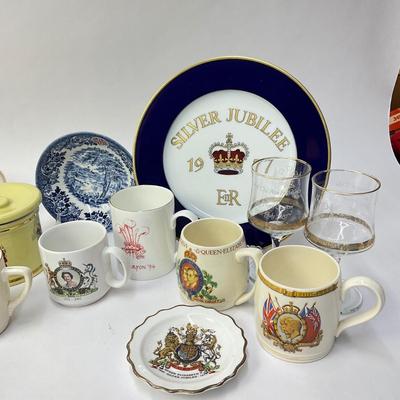 257 Box Of British Historical China, Glass, Porcelain Memorabilia From Princess Diana And Charles Wedding Event