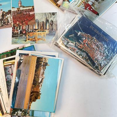 259 A lot of Vintage & Antique World Post Cards