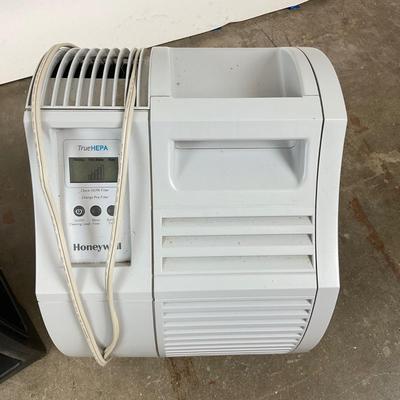 262 Lasko Floor Fan with Honeywell Air Purifier
