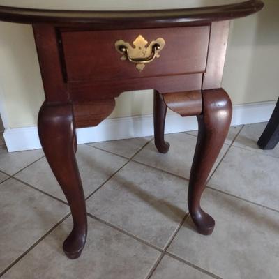 Broyhill Queen Ann Design Mahogany Side Table with Single Drawer