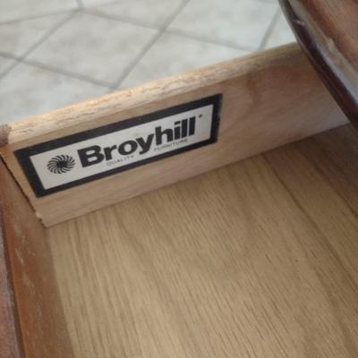 Broyhill Queen Ann Design Mahogany Side Table with Single Drawer