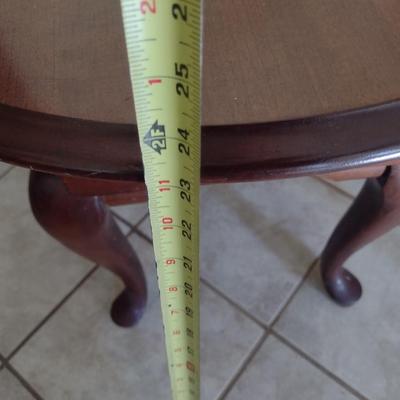 Broyhill Queen Ann Design Mahogany Side Table with Single Drawer