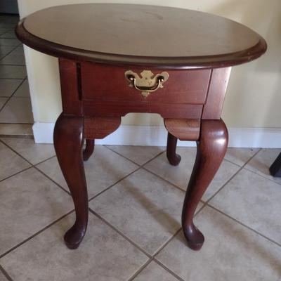 Broyhill Queen Ann Design Mahogany Side Table with Single Drawer