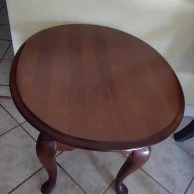 Broyhill Queen Ann Design Mahogany Side Table with Single Drawer