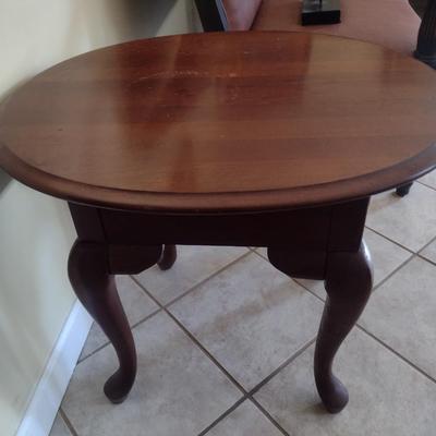 Broyhill Queen Ann Design Mahogany Side Table with Single Drawer