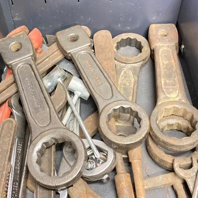 LOT 51: Garage Tool Finds - Craftsman Wrenches, Striking Wrenches, Kobalt, Screwdrivers, Pipe Wrenches and More