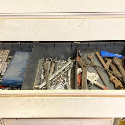 LOT 51: Garage Tool Finds - Craftsman Wrenches, Striking Wrenches, Kobalt, Screwdrivers, Pipe Wrenches and More