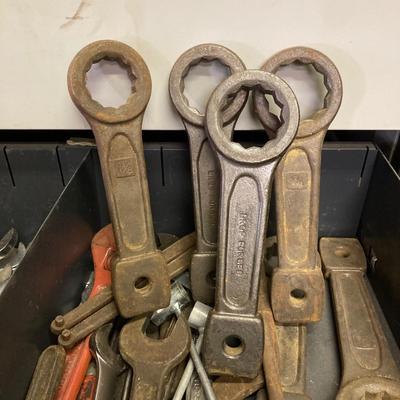 LOT 51: Garage Tool Finds - Craftsman Wrenches, Striking Wrenches, Kobalt, Screwdrivers, Pipe Wrenches and More