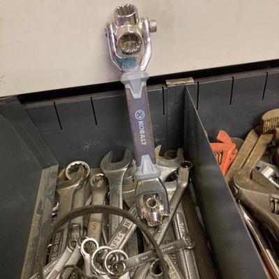 LOT 51: Garage Tool Finds - Craftsman Wrenches, Striking Wrenches, Kobalt, Screwdrivers, Pipe Wrenches and More