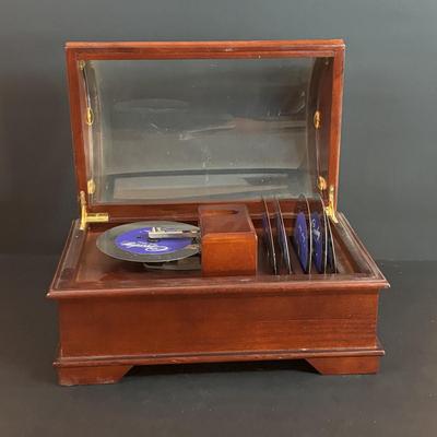 LOT 92: Crosley Music-Wurks The Saxony Metal Disc Music Box