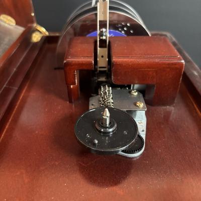 LOT 92: Crosley Music-Wurks The Saxony Metal Disc Music Box