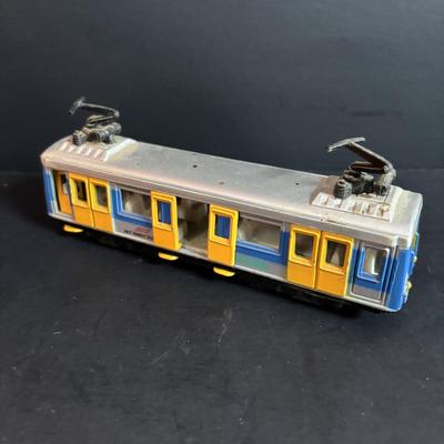 LOT 94: Vintage Putnam's Handy Map Book, Vintage Road Maps, Vintage Railway Share Plaque, HO Scale Boston Elevated Type 5 Streetcar,...