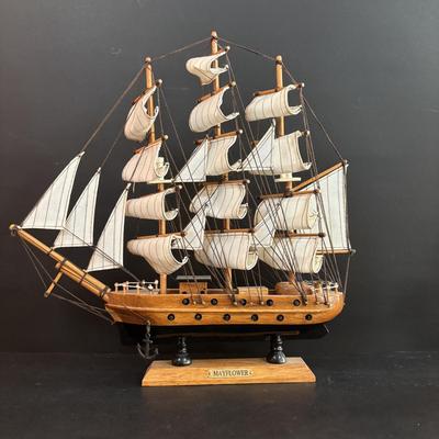 LOT 96: Nautical 8 Knot Maritime Shadow Box & 3 Model Wooden Ships